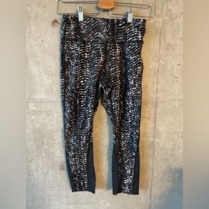 Nike DRI-FIT 3/4 length running leggings (size S)